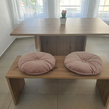 Dejzi - Daisy Апартаменты Крушевац