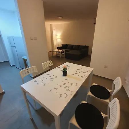 Dejzi - Daisy Апартаменты